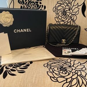 Chanel chevron black flap bag small